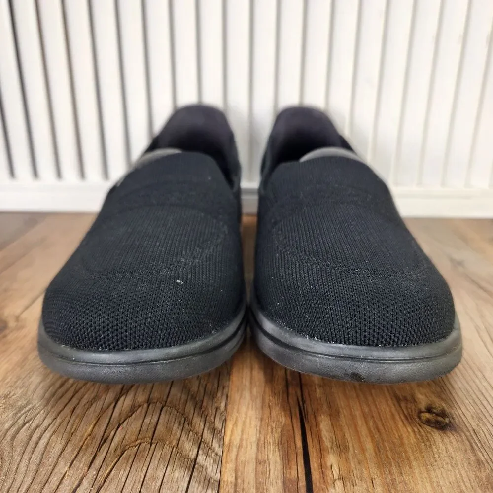 Skechers pre owned